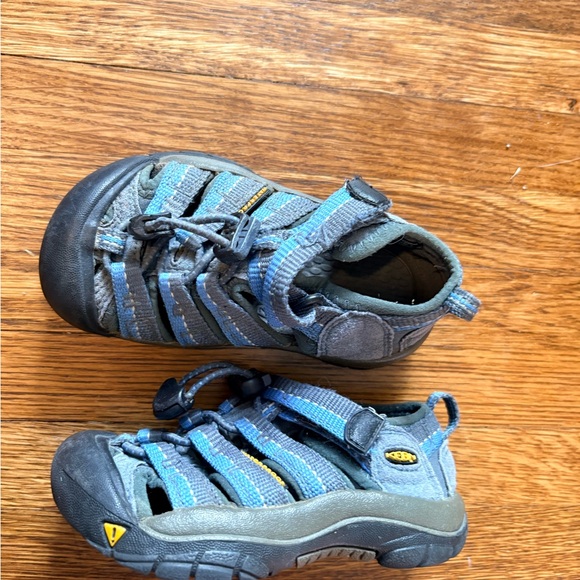 KEEN Boys Size 8 Waterproof Hiking Shoes Blue Gray Breathable Outdoor Sneakers - Picture 2 of 7